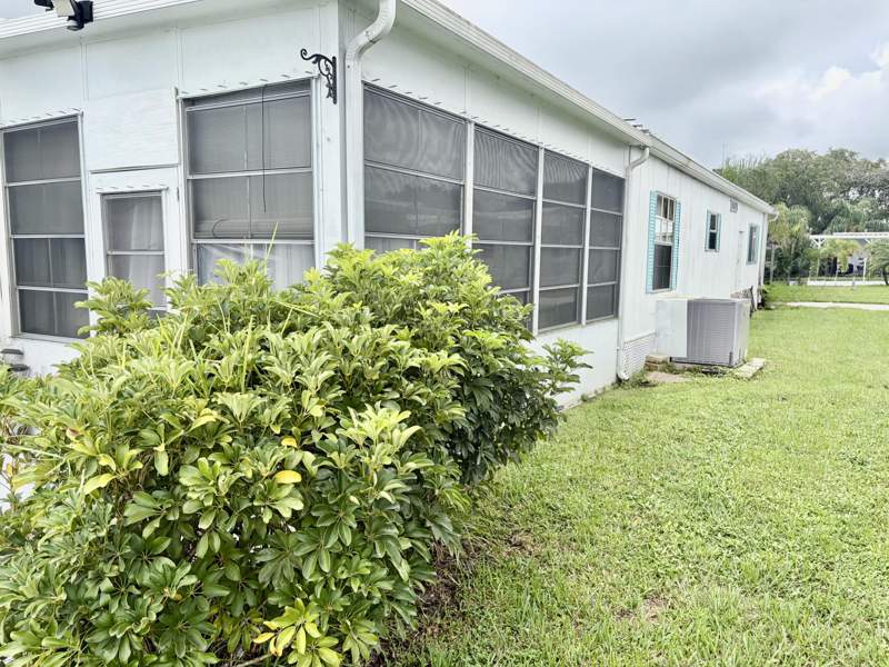 2 bedroom Manufactured Home at 10 La Paloma Lane, Spanish Lakes Riverfront, Port St. Lucie — photo 2