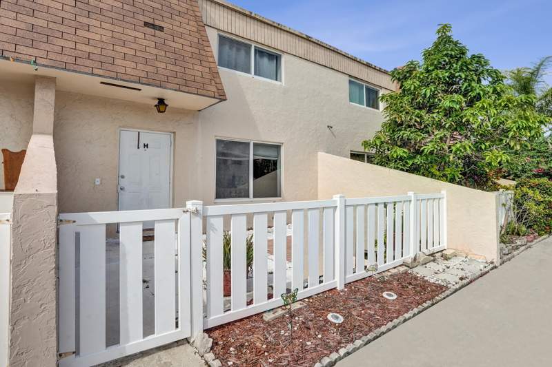 3 bedroom Townhouse at 8091 NW 12th Street #H, Oriole Golf & Tennis Club Sec 3, Margate — photo 3