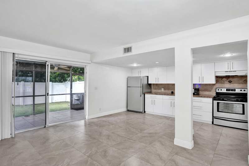 3 bedroom Townhouse at 8091 NW 12th Street #H, Oriole Golf & Tennis Club Sec 3, Margate — photo 1