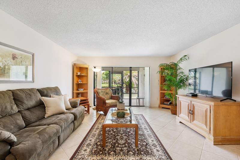 2 bedroom Condominium at 9283 Vista Del Lago #37-I, Pines Of Boca Lago Condo, Boca Raton — photo 4