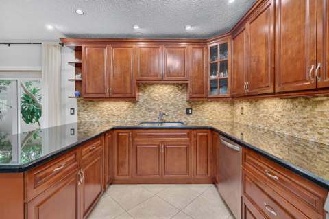 10531 NW 11th Court, Plantation FL - photo 17 of 54