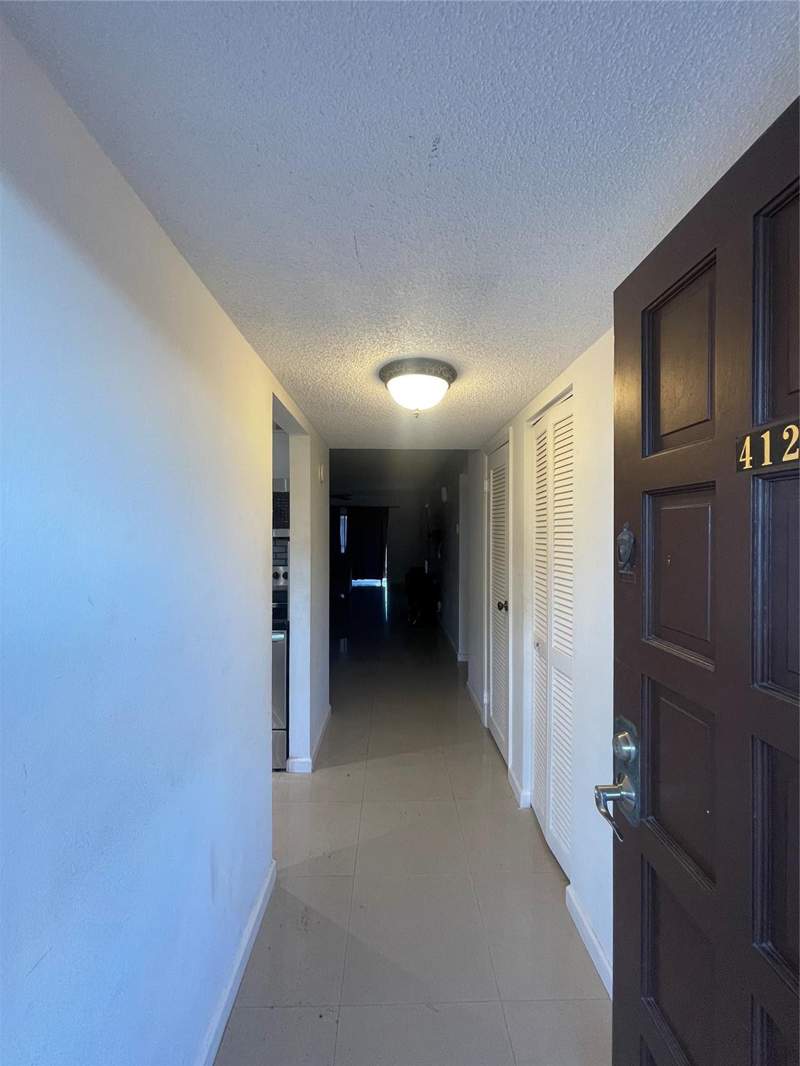 2 bedroom Condominium at 6300 S Falls Circle Drive #412, Falls of Inverrary, Lauderhill — photo 3