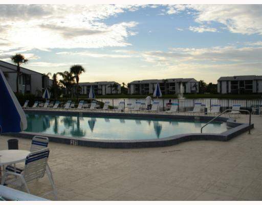 1 bedroom Condominium at 1105 Green Pine Boulevard #C2, Palm Club Village II Condo, West Palm Beach — photo 4