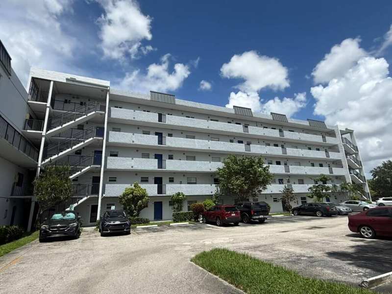 1 bedroom Condominium at 7521 NW 16th Street #4407, Village Square Condo, Plantation — photo 1