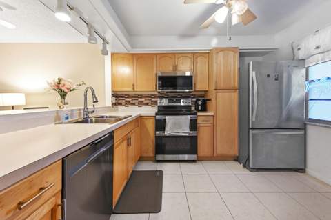 2302 Sunrise Boulevard #206, Fort Pierce FL - photo 6 of 21