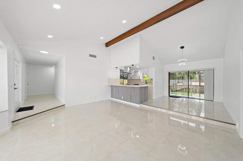 3 bedroom Single Family Residence at 1633 Woods Bend Road, Woods The, West Palm Beach — photo 2