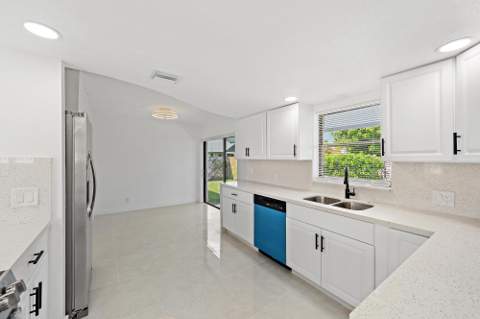 1633 Woods Bend Road, West Palm Beach FL - photo 8 of 27