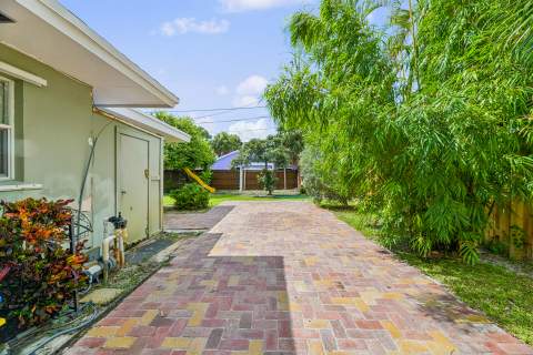 522 Heron Drive, Delray Beach FL - photo 22 of 29