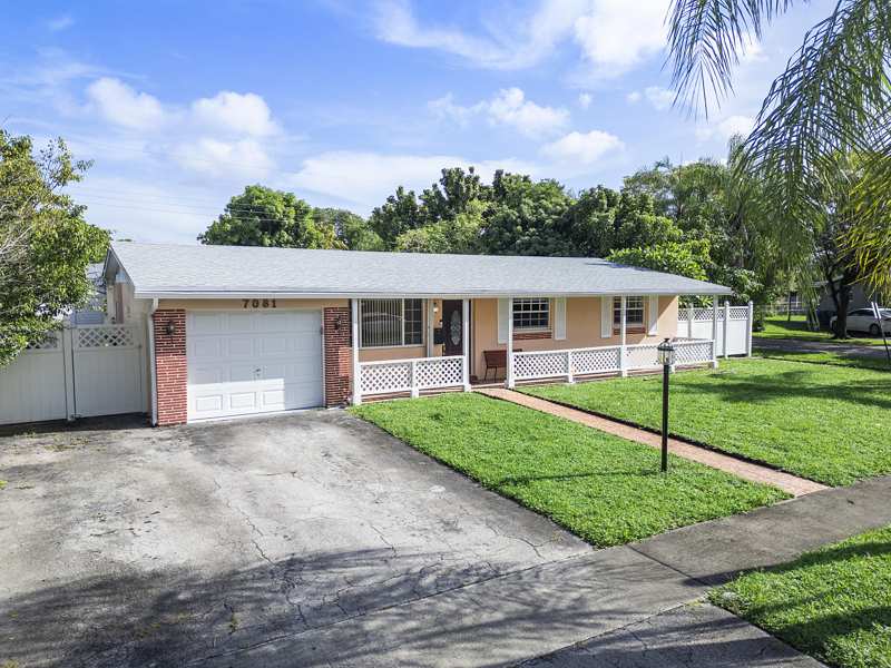 3 bedroom Single Family Residence at 7081 Taylor Street, Boulevard Heights Sec 7, Hollywood — photo 1