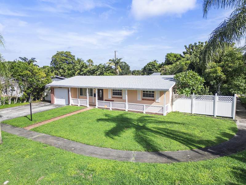 3 bedroom Single Family Residence at 7081 Taylor Street, Boulevard Heights Sec 7, Hollywood — photo 2