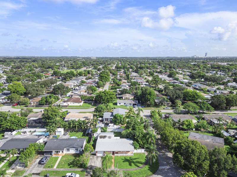 3 bedroom Single Family Residence at 7081 Taylor Street, Boulevard Heights Sec 7, Hollywood — photo 4