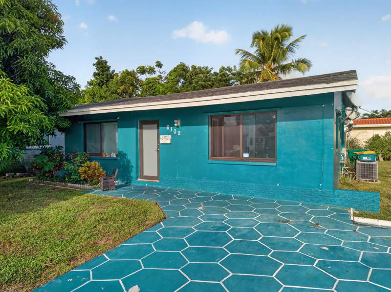 2 bedroom Single Family Residence at 6102 NW 69th Avenue, Mainlands Of Tamarac Lakes, Tamarac — photo 2