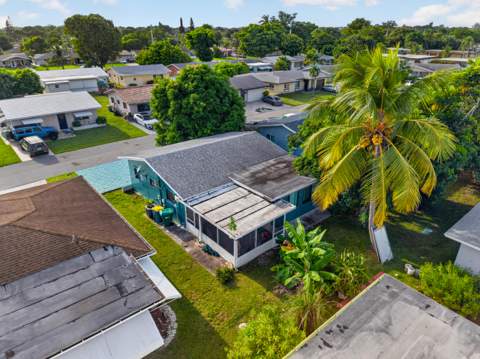 6102 NW 69th Avenue, Tamarac FL - photo 6 of 35