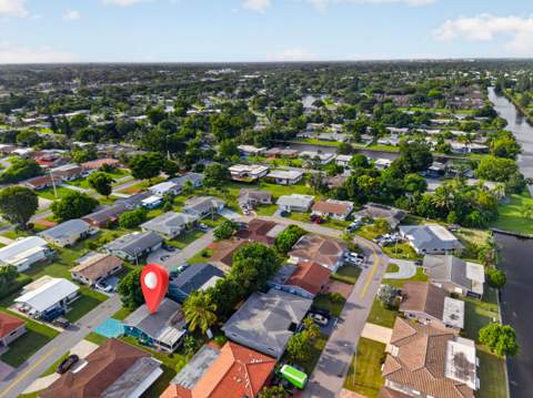 6102 NW 69th Avenue, Tamarac FL - photo 7 of 35