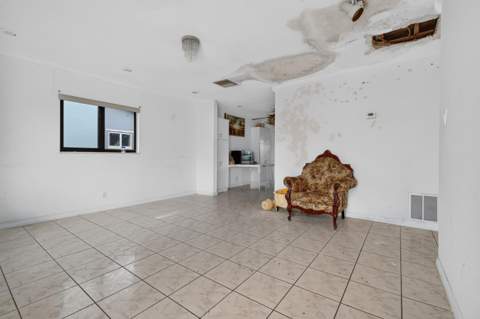 6102 NW 69th Avenue, Tamarac FL - photo 12 of 35