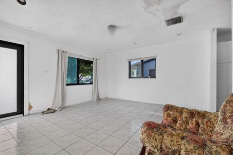 6102 NW 69th Avenue, Tamarac FL - photo 15 of 35