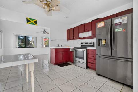 6102 NW 69th Avenue, Tamarac FL - photo 24 of 35