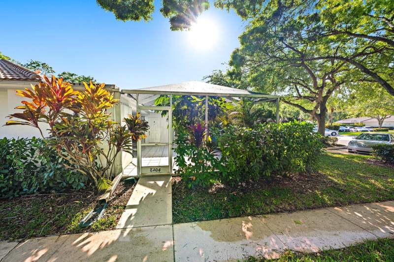 2 bedroom Townhouse at 8404 Chapman Oak Court, Oaks-Sunterrace 3, Palm Beach Gardens — photo 3