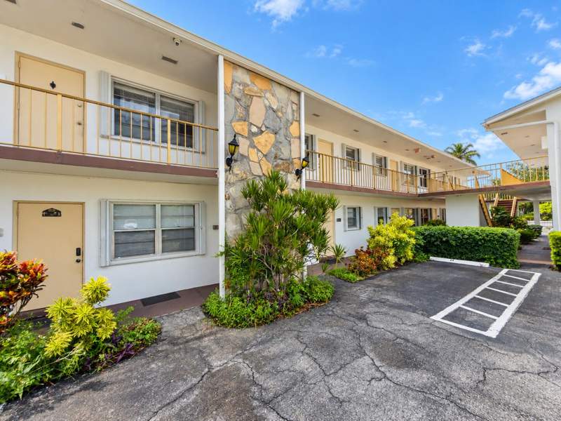 1 bedroom Condominium at 111 Cleveland Street, Colmar Manor Inc Condo, Lake Worth Beach — photo 2