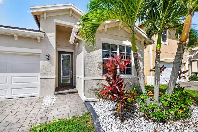 4 bedroom Single Family Residence at 4065 Tomoka Drive, Auburn Park, Lake Worth — photo 4