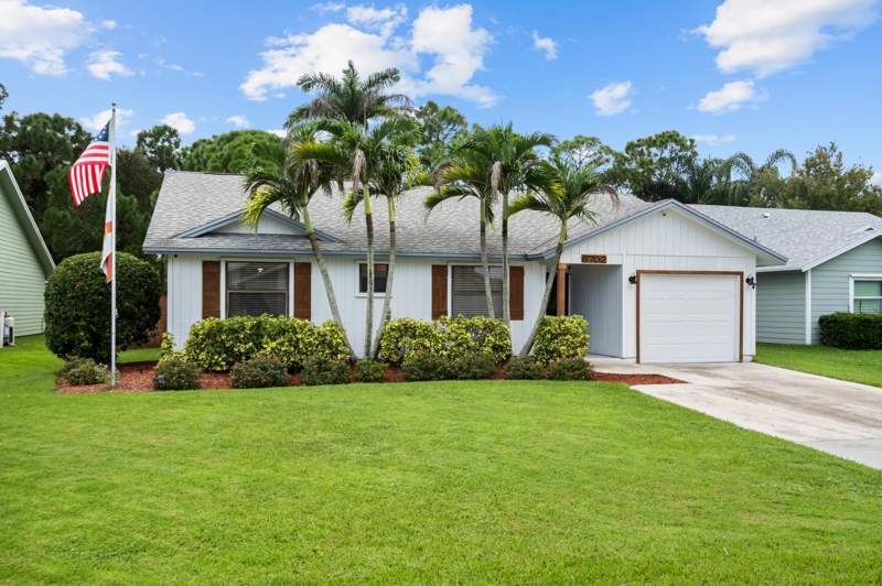 3 bedroom Single Family Residence at 6702 SE Raintree Avenue, Parkwood, Stuart — photo 4