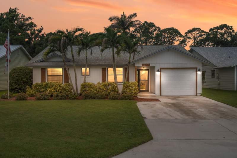3 bedroom Single Family Residence at 6702 SE Raintree Avenue, Parkwood, Stuart — photo 2