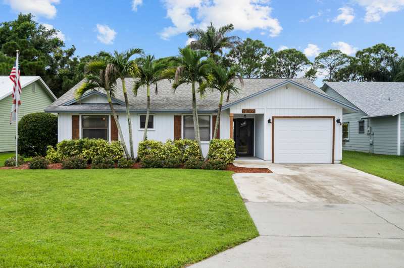 3 bedroom Single Family Residence at 6702 SE Raintree Avenue, Parkwood, Stuart — photo 1