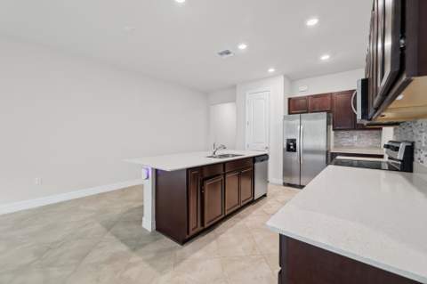 4488 Appleton Circle, Oakland Park FL - photo 13 of 82