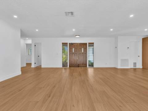 3264 Lakeview Drive, Delray Beach FL - photo 9 of 79
