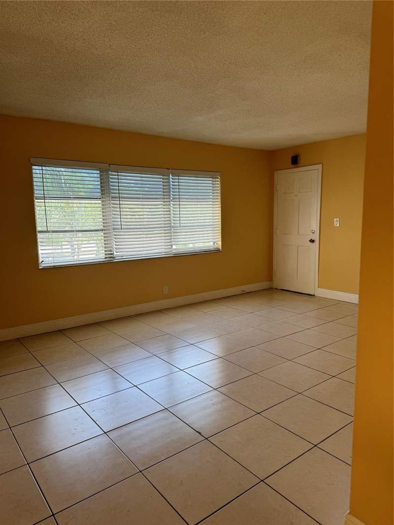 2 bedroom Condominium at 3200 Coral Springs Drive #214, Villas At Coral Springs, Coral Springs — photo 4