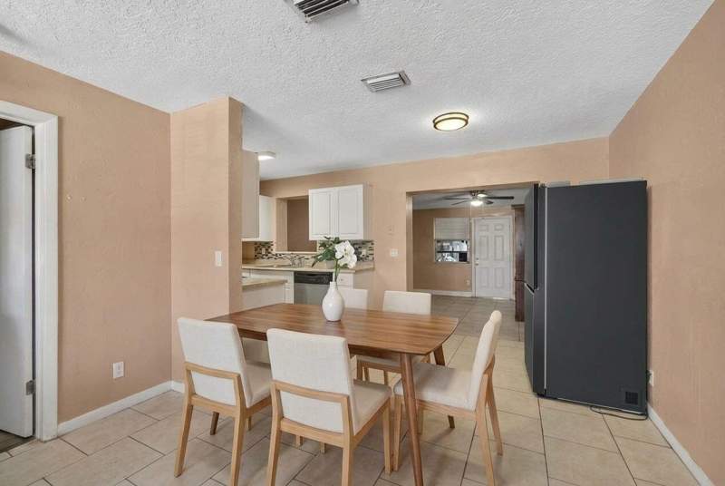 5 bedroom Single Family Residence at 3408 E Avenue H, Park Manor 2, Riviera Beach — photo 5