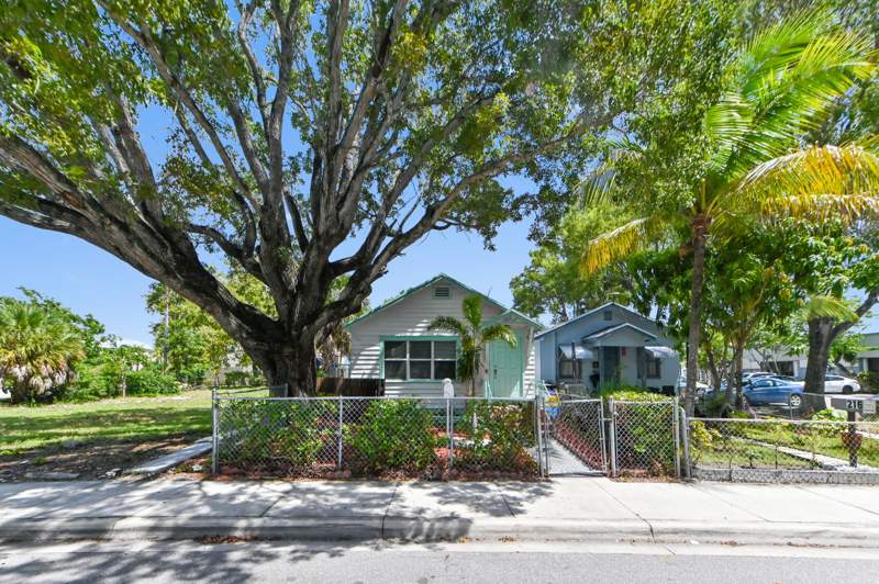 2 bedroom Single Family Residence at 218 N H Street, Town Of Lake Worth, Lake Worth Beach — photo 3