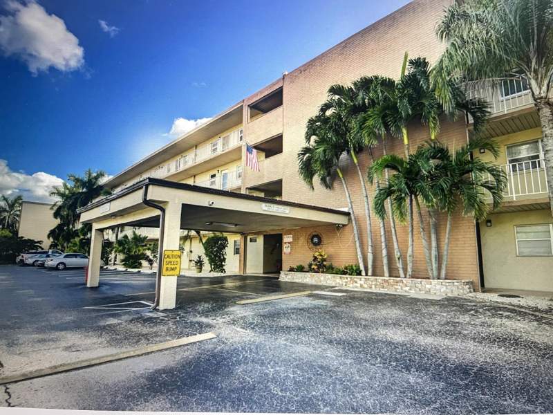 1 bedroom Condominium at 300 NE 26th Avenue #1080, Village Royale Greenhill Condo, Boynton Beach — photo 3