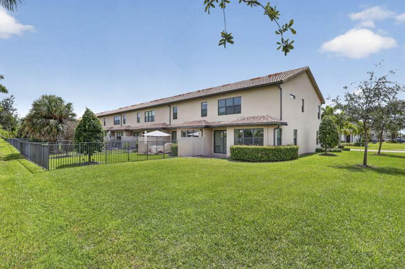 3 bedroom Townhouse at 8245 Cadre Noir Road, Fields At Gulfstream Polo, Lake Worth — photo 4