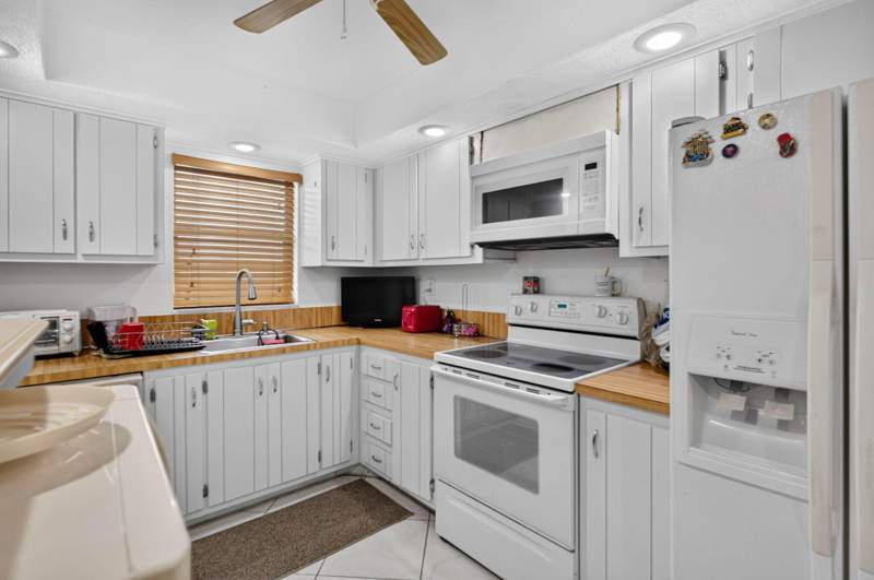 2 bedroom Condominium at 5860 NW 44th Street #510, Hi Greens Of Inverrary Phase II, Lauderhill — photo 3
