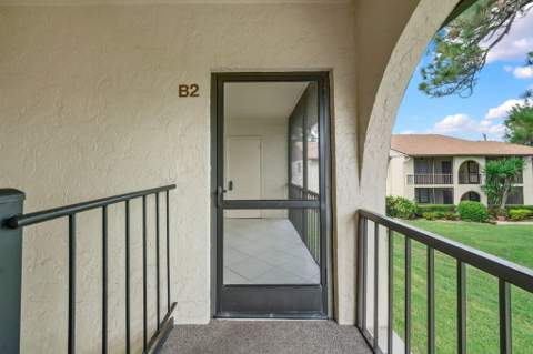324 Knotty Pine Circle #B-2, Greenacres FL - photo 6 of 30