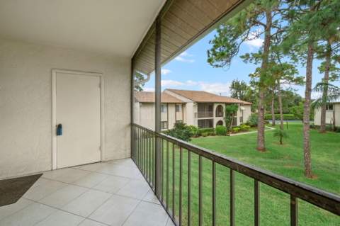 324 Knotty Pine Circle #B-2, Greenacres FL - photo 8 of 30
