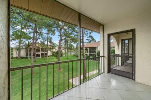324 Knotty Pine Circle #B-2, Greenacres FL - photo 10 of 30