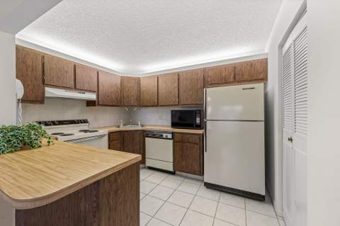 324 Knotty Pine Circle #B-2, Greenacres FL - photo 12 of 30
