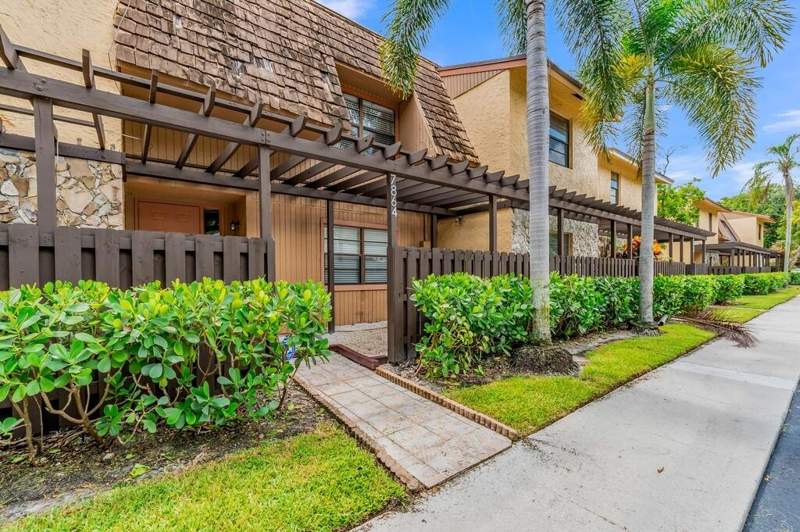 3 bedroom Townhouse at 7864 NW 12th Street, Villas Of Plantation, Plantation — photo 3