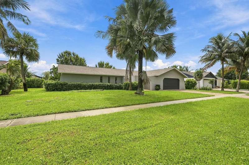3 bedroom Single Family Residence at 12758 Guilford Circle, South Shore 1, Lakeside Shores, Wellington — photo 3