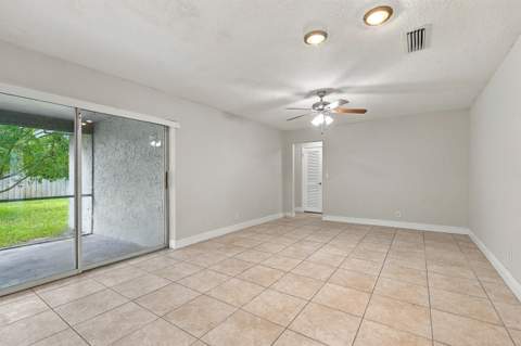 12758 Guilford Circle, Wellington FL - photo 9 of 28