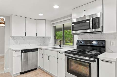 12758 Guilford Circle, Wellington FL - photo 13 of 28