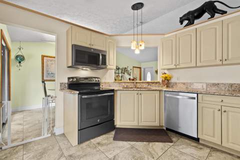 2321 SE Maslan Avenue, Port St. Lucie FL - photo 13 of 41