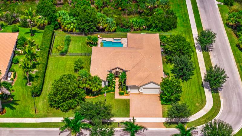 4 bedroom Single Family Residence at 7656 SE Ravissant Drive, Tres Belle, Stuart — photo 2