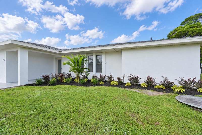 3 bedroom Single Family Residence at 441 SE Guava Terrace, Port St Lucie Section 2, Port St. Lucie — photo 1