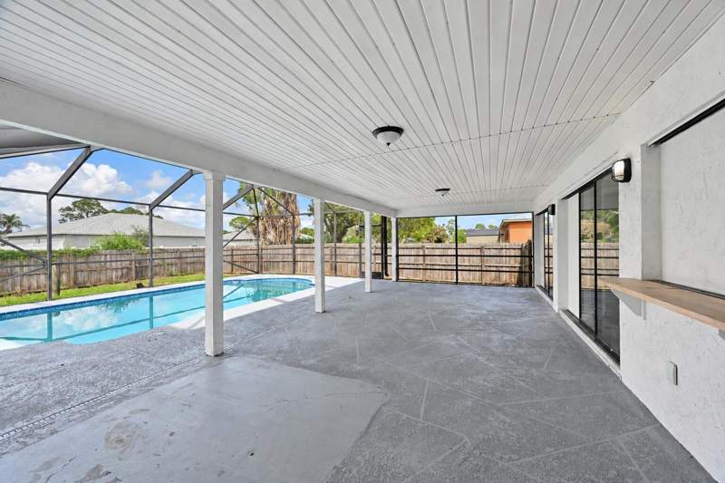 3 bedroom Single Family Residence at 441 SE Guava Terrace, Port St Lucie Section 2, Port St. Lucie — photo 2