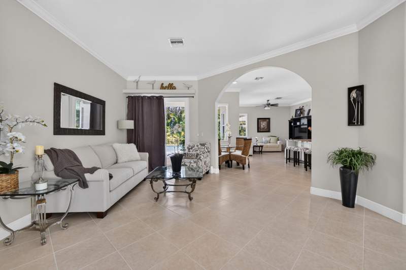 4 bedroom Single Family Residence at 1925 SW Oakwood Road, Port St Lucie Section 31, Port St. Lucie — photo 5