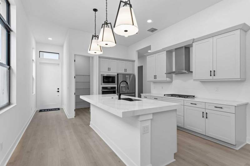 3 bedroom Single Family Residence at 382 SE Via Sangro, Tesoro Preserve Plat No 2, Port St. Lucie — photo 4
