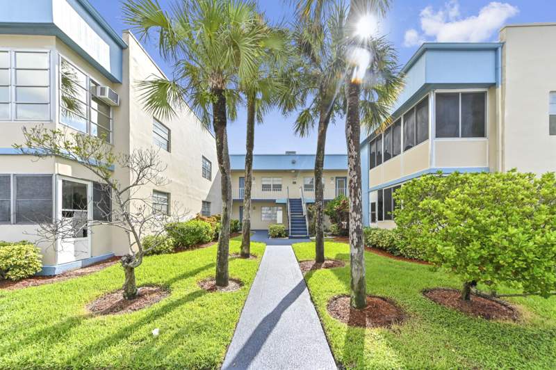 2 bedroom Condominium at 426 Burgundy I, Kings Point Burgundy, Delray Beach — photo 2